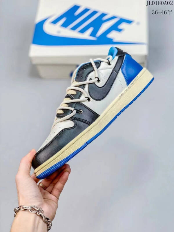 Travis Scott x Fragment Design x Air Jordan 1 Low "Black and white" - Imagem 4