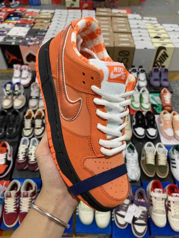 Nike Dunk SB Low "Orange Lobster" - Imagem 3