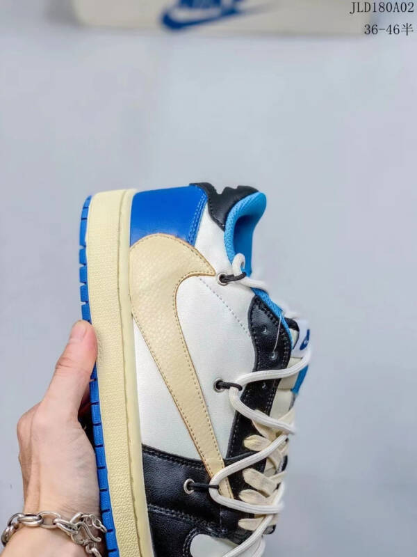 Travis Scott x Fragment Design x Air Jordan 1 Low "Black and white" - Imagem 3