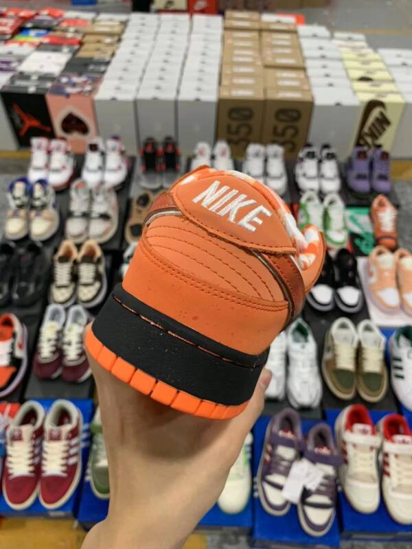 Nike Dunk SB Low "Orange Lobster" - Imagem 4